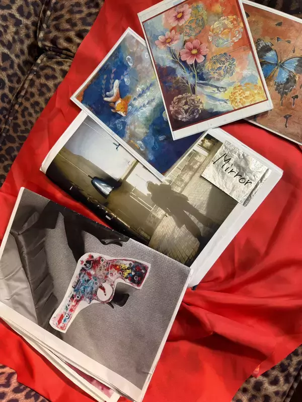 「蜷川実花の創作の軌跡をたどるアーティスト・ブック刊行を記念した展覧会を、3月13日（金）よりDDDART下北沢にて開催。蜷川ゆかりの地にて、ブック、オブジェクト、空間の表現が交差する。」の画像