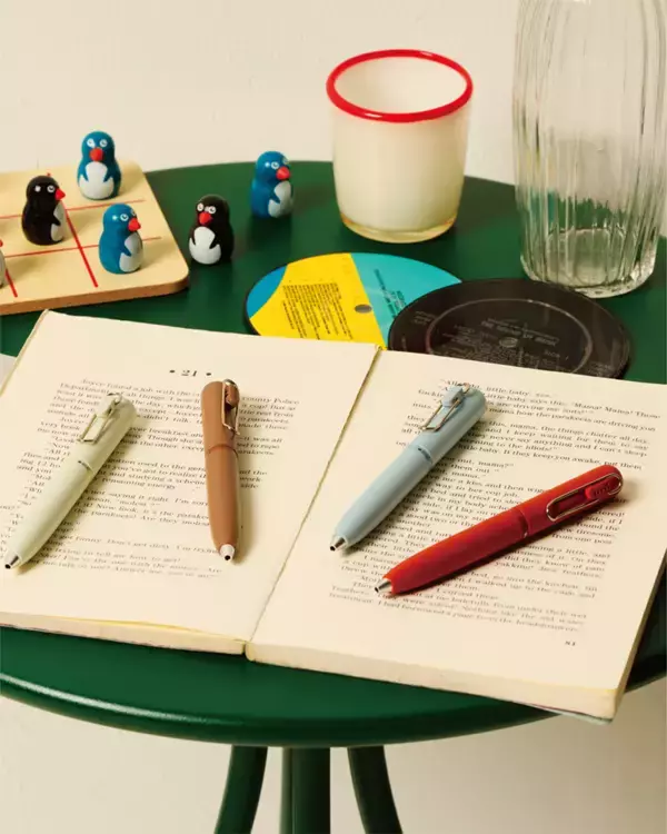 「かわいらしいフォルムで、日々の生活にもギフトにも最適な1本『ユニボール ワン 3』2026年3月18日（水）新発売」の画像