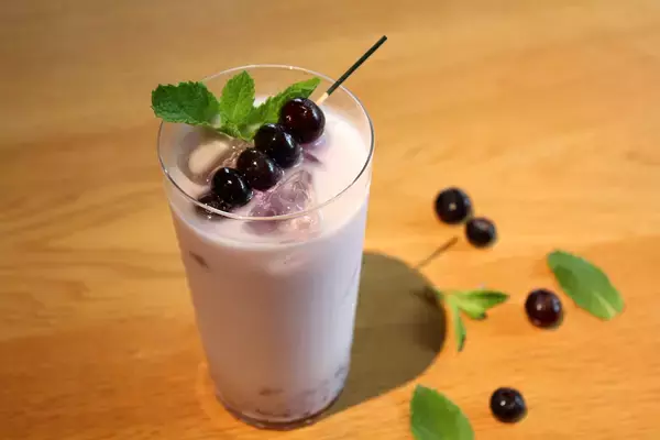 「ハイアット リージェンシー 東京　東京都立川産の完熟ブルーベリーをふんだんに使用したアシェット・デセール“オリエンタル” 6月12日提供開始」の画像