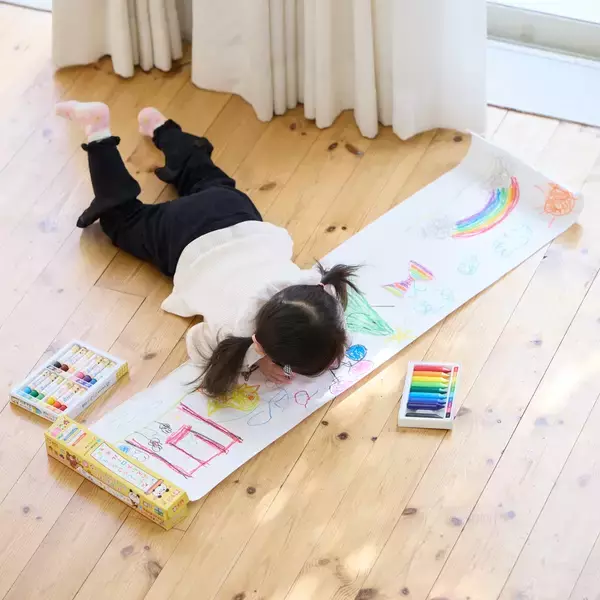 「のびのびと好きな長さで描ける「おえかきロール」と整理しやすい「バインダー式おえかきちょう」の2商品を新発売！」の画像