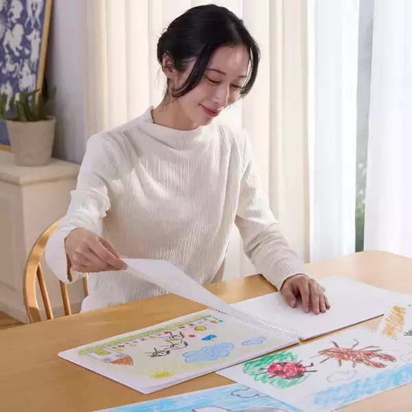 「のびのびと好きな長さで描ける「おえかきロール」と整理しやすい「バインダー式おえかきちょう」の2商品を新発売！」の画像