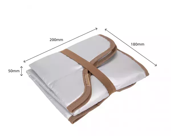 「ハンガーに掛けたまま、ラク～にシワ伸ばし！ 収納もコンパクトな「人体型アイロンマット」発売」の画像