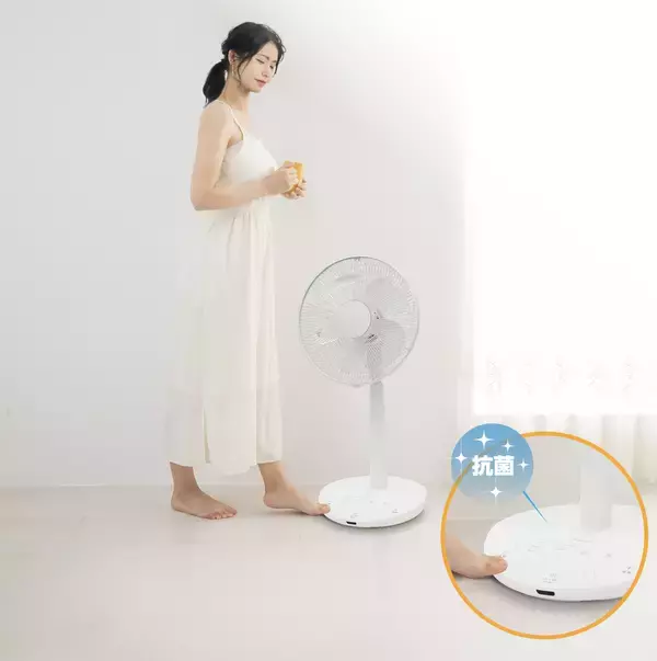立ったまま足元でらくらく操作。e angle「足元タッチ扇風機」を新発売