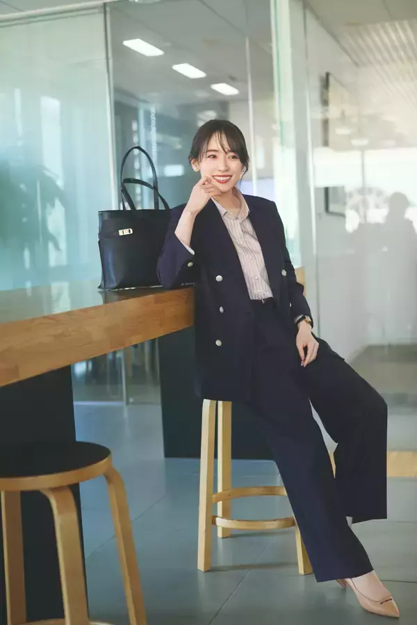 「人気雑誌「Oggi」とMeWORK®のコラボアイテムが新登場　高機能とトレンドを両立したセットアップ・トップスなど全30種！」の画像