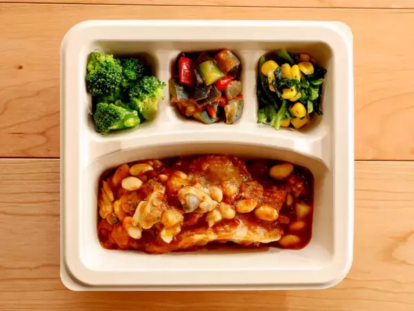 「コンソメ×デミグラスのWベースで仕上げた「白身魚のトマトクラムチャウダー」が1月28日（水）に新登場」の画像