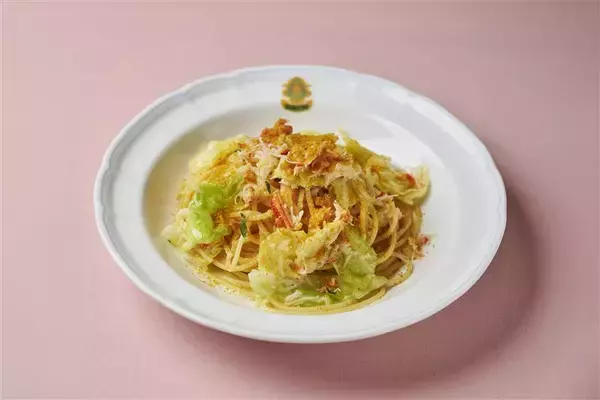 「春の東京ミッドタウン八重洲に花びらが舞う空間「FLOWER SHOWER」が登場。「Hello, Spring! 2026 in TOKYO MIDTOWN YAESU」開催」の画像