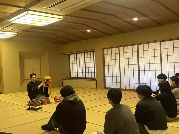 「【武蔵野大学】本学独自の「授業改善トライアル」制度で伝統芸能の体験型学修を実現！　「山姥（やまんば）」は誰？　日本文学文化学科の学生が能・日本舞踊を体験～プロの能楽師・日本舞踊家を招き、多面的に「山姥像」を探究～」の画像