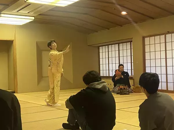 「【武蔵野大学】本学独自の「授業改善トライアル」制度で伝統芸能の体験型学修を実現！　「山姥（やまんば）」は誰？　日本文学文化学科の学生が能・日本舞踊を体験～プロの能楽師・日本舞踊家を招き、多面的に「山姥像」を探究～」の画像