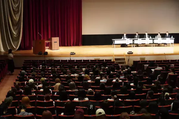 「武庫川女子大学看護学部が開設から10年を迎え、記念シンポジウムを開催しました。」の画像