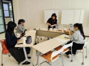 【フェリス女学院大学】横浜髙島屋「MIRAIにつなぐクリスマスマーケット」にて学生考案のコラボ商品出展・軽音部によるライブ演奏を行います