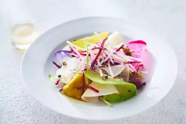 「旬の野菜のおいしさと、作り手の深い愛情をまっすぐ届ける　RF1「青木農園産カラフル根菜のサラダ」2月5日より期間限定販売」の画像