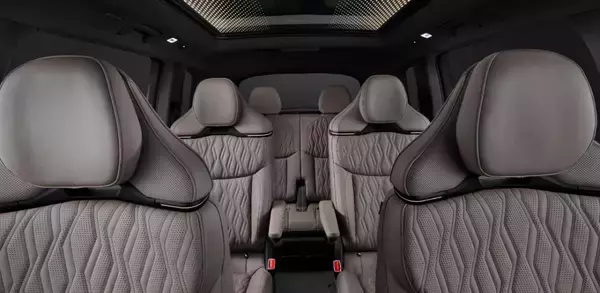 「Audi Q9、セグメント初のモデルとして室内空間と快適性を再定義：新たなポートフォリオのフラッグシップ」の画像