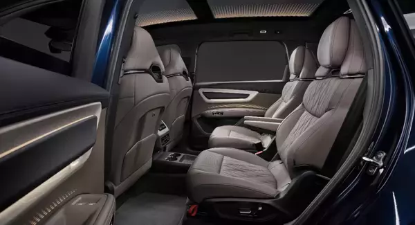 「Audi Q9、セグメント初のモデルとして室内空間と快適性を再定義：新たなポートフォリオのフラッグシップ」の画像