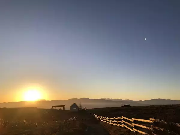 「【大パノラマの高原で初イベント！】標高1665ｍ高ボッチ高原で音楽イベント「高ボッチFES」を開催します。」の画像