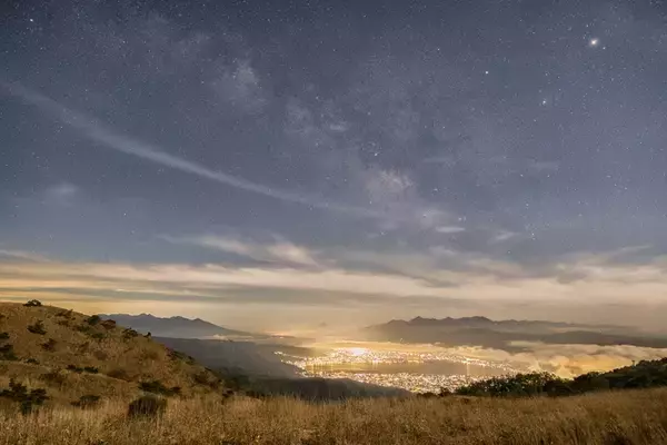 「【大パノラマの高原で初イベント！】標高1665ｍ高ボッチ高原で音楽イベント「高ボッチFES」を開催します。」の画像