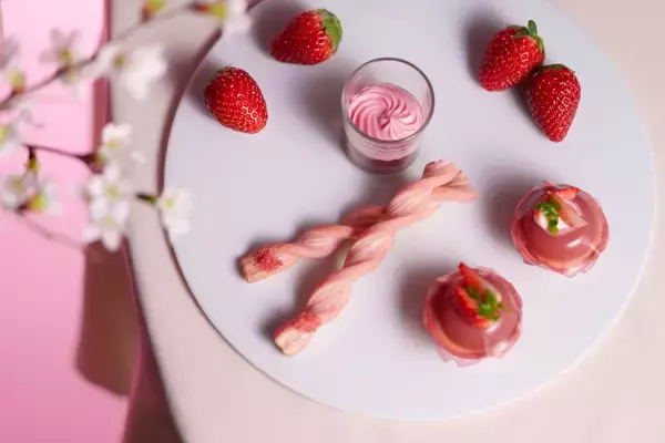 「春の香りに包まれる、心華やぐいちごのアフタヌーンティー『Afternoon Tea -Pink Strawberry-』【ウェスティンホテル仙台】」の画像