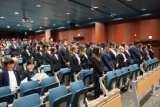 亀田医療大学が令和8年度入学式を挙行 ― 学部生67名、大学院生10名が入学