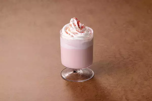 「【ホテルグレイスリー新宿】冬限定のあま〜いスイーツとあったかドリンクなど全6種が登場！いちごたっぷり「ストロベリーモンブランパフェ」で大人スイーツを堪能」の画像