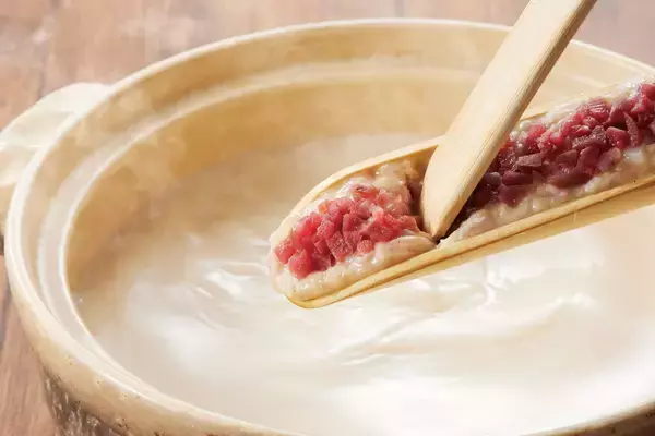 「【しゃぶしゃぶ温野菜】初春限定の紅白二彩鍋！毎年好評の「梅たんしゃぶ」と新作「鶏白湯しゃぶ」が期間限定で登場 ～華やかな紅白仕立てで、「さっぱり×コクうま」の対照的な味わい～」の画像