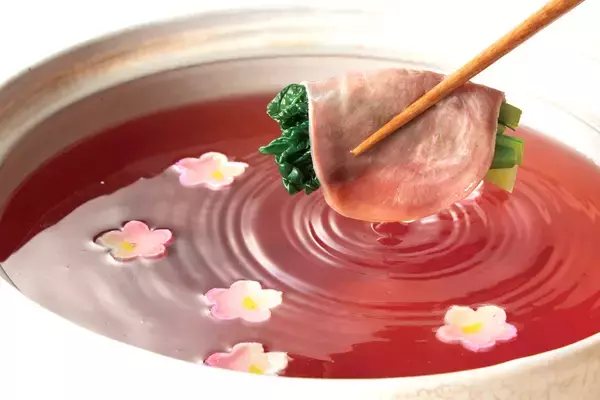 「【しゃぶしゃぶ温野菜】初春限定の紅白二彩鍋！毎年好評の「梅たんしゃぶ」と新作「鶏白湯しゃぶ」が期間限定で登場 ～華やかな紅白仕立てで、「さっぱり×コクうま」の対照的な味わい～」の画像