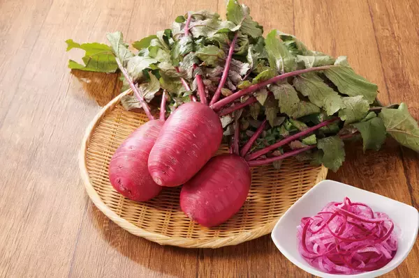 「【しゃぶしゃぶ温野菜】初春限定の紅白二彩鍋！毎年好評の「梅たんしゃぶ」と新作「鶏白湯しゃぶ」が期間限定で登場 ～華やかな紅白仕立てで、「さっぱり×コクうま」の対照的な味わい～」の画像