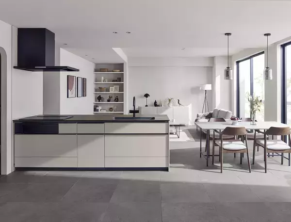 LIXILがキッチン「ノクト」「シエラ」を刷新　家具のような素材感と空間に調和するデザインへ進化