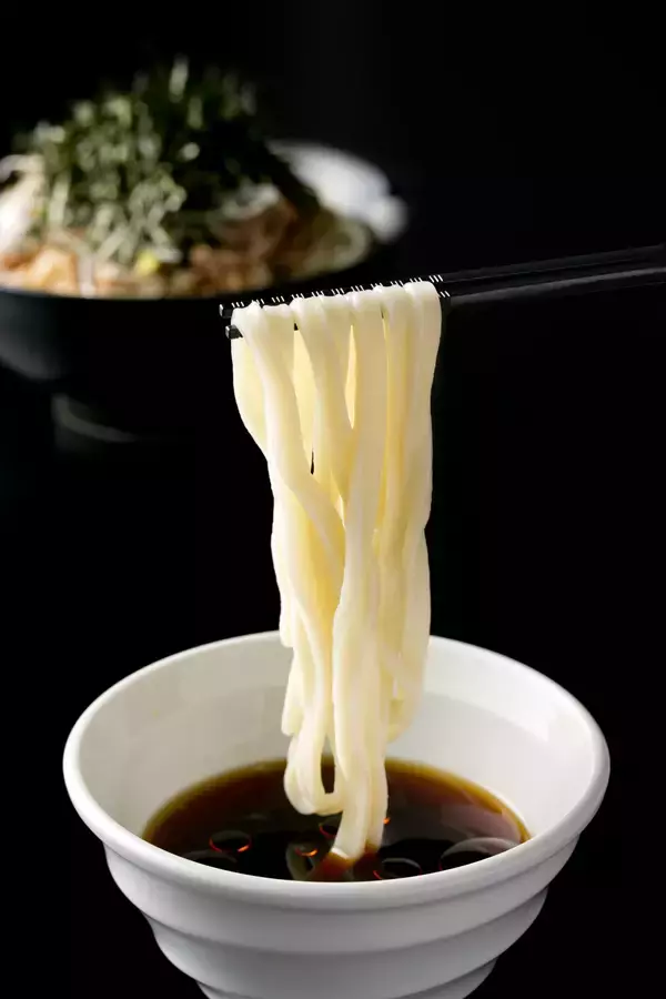 「肉つけうどん店「うつけ」期間限定メニュー「和豚もちぶたと野菜たっぷりタンメンうどん」」の画像