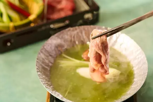 「【ラフォーレ伊東温泉 湯の庭】桜から新緑へ、伊東の季節の移り変わりを表現した特別会席付プラン「春景色会席プラン」を発売」の画像