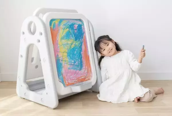 「選ばれ続けて3冠*ブランド初、心豊かな「暮らし」に寄り添う木製家具　親子でつくる“小さなギャラリー”で「自分でお片付け！」が自然に育つ『絵本・おもちゃラック』新発売」の画像