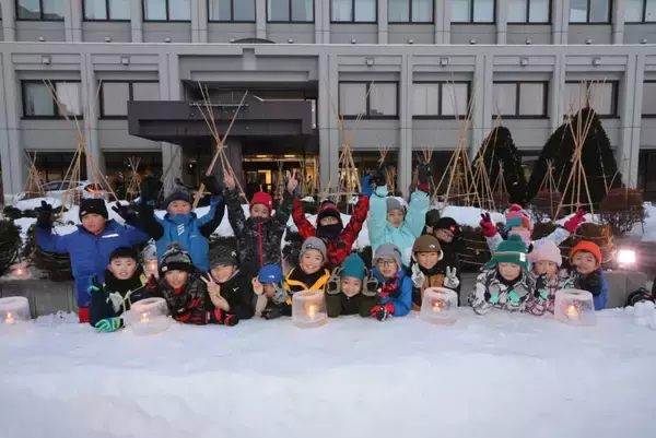 「札幌大学が1月31日に「西岡まちの灯り」を開催 ― アイスキャンドルとランタンでキャンパスが幻想的に包まれる1日」の画像