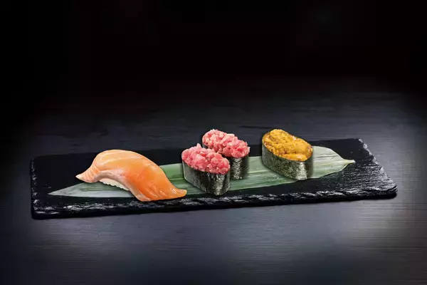 「“生”サーモンを特別価格110円でご提供！「ギネス世界記録TM達成記念」フェア―5月15日（金）から期間・数量限定で販売―」の画像