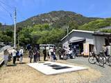 「トリドールHD、包括連携協定を結ぶ丸亀市の活動を支援　「ほんのもり号」を活用した島の子どもたちの国際交流や伝統「お大師まいり」でうどんを提供」の画像2