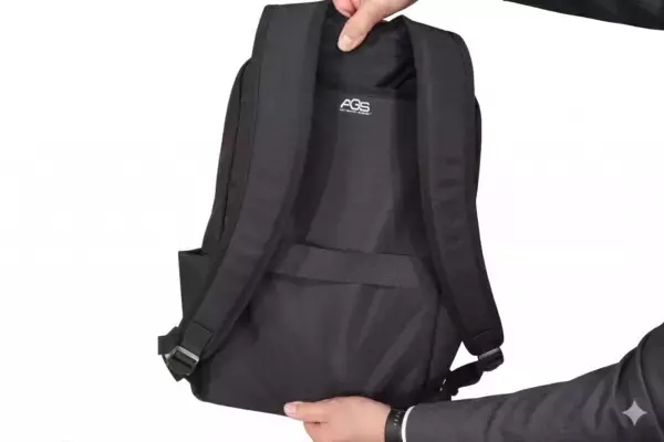 「体感重量を40％軽減する「無重力リュック」が洋服の青山から新登場自動車の“サスペンション構造”技術を応用」の画像