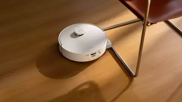 「キレイへ、転がせ。Roborock初、ワイドローラーモップを搭載し、水拭き性能を重視したロボット掃除機「Qrevo Curv 2 Flow」を発売」の画像