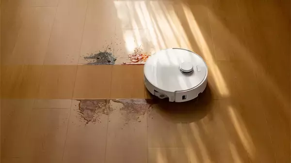 「キレイへ、転がせ。Roborock初、ワイドローラーモップを搭載し、水拭き性能を重視したロボット掃除機「Qrevo Curv 2 Flow」を発売」の画像