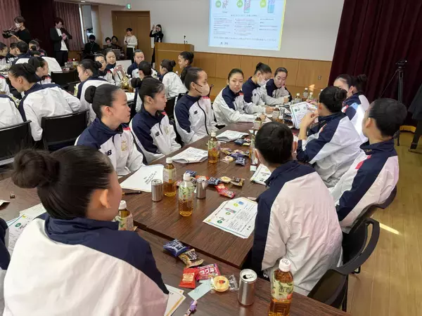 「現役高校生の“声”を取り入れた新プロテインブランドAIZU誕生！エナジードリンクに着目し、たんぱく質の摂取不足解消を目指す『カフェインゼロ×エナジードリンク×プロテイン』飲料を発売」の画像