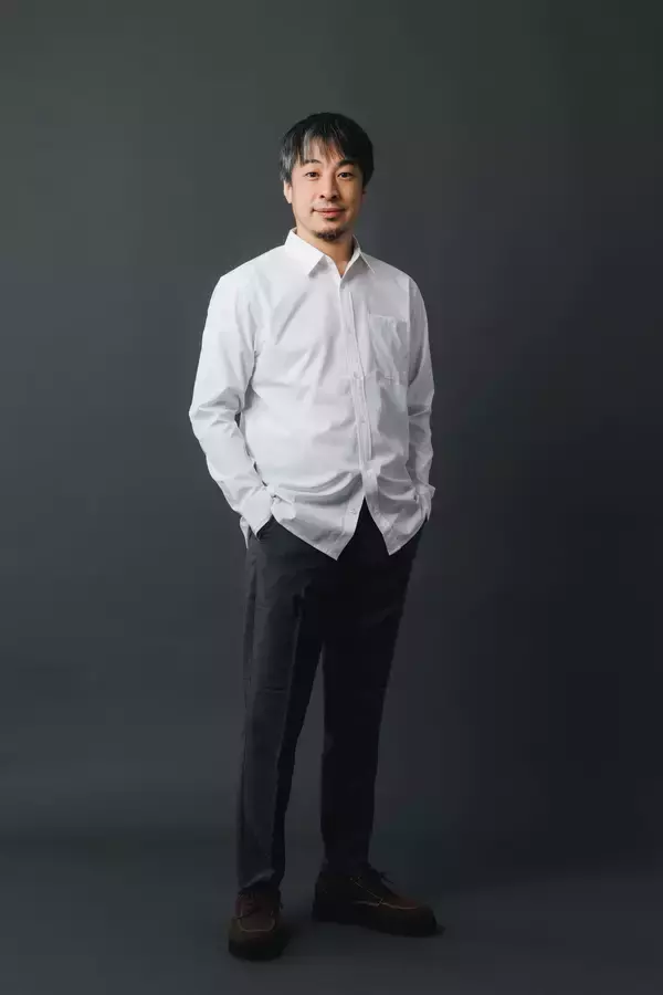 「論破王」ひろゆき氏が4月23日(木)深夜1時、スタジオ生出演！日本の技術で実現した究極の白シャツ「Mo, de in Japan NOTO SNOW（モードインジャパン ノトスノー）」がQVC初登場