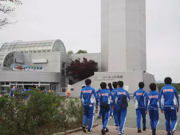 「【東京農業大学第三高等学校・附属中学校】3年ぶり！中学3年生　体験型修学旅行が実現。併設大学「東京農業大学北海道オホーツクキャンパス」を訪れました。」の画像