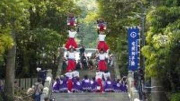 天高く人が連なる迫力の演舞――ゴールデンウィークから始まる今治の春祭りで披露される伝統芸能「継ぎ獅子」【愛媛県今治市】