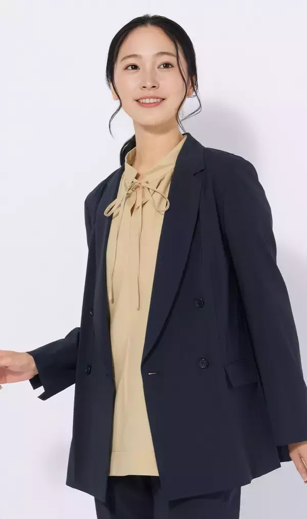 「和紙のようなサラリとした肌触りで、カーディガン感覚で羽織れる　ボトル缶コーヒー１本分の軽さ「超軽量ジャケット」が新登場」の画像