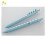 「海洋プラスチックごみと使い捨てコンタクトレンズの空ケースからリサイクルしたボールペン『ジェットストリーム 海洋プラスチック』「エコマークアワード2022 ベストプロダクト」を受賞」の画像1