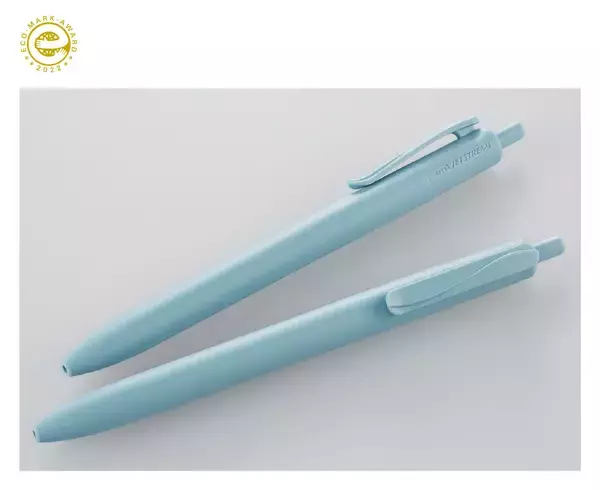 海洋プラスチックごみと使い捨てコンタクトレンズの空ケースからリサイクルしたボールペン『ジェットストリーム 海洋プラスチック』「エコマークアワード2022 ベストプロダクト」を受賞