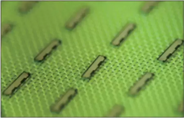 信号光源用高出力DFBレーザダイオードチップの製造工場を新設