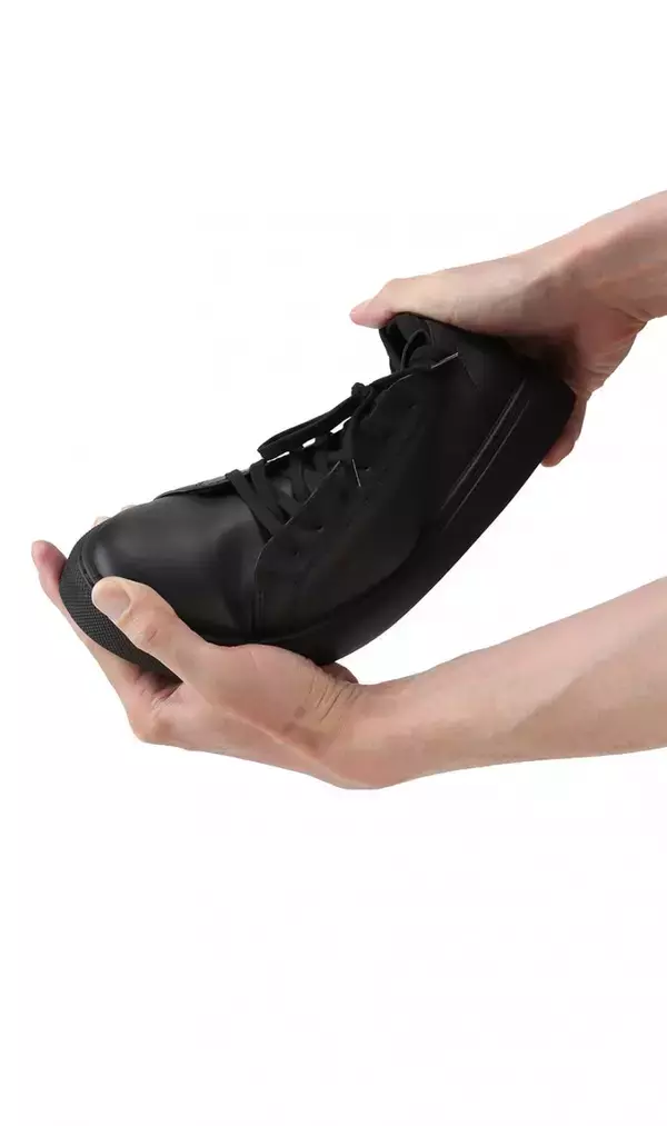 「累計1万足の販売を達成した「ゼロプレッシャースニーカー」が更なる履き心地の良さを提供すべくアップデート！」の画像