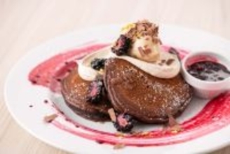 ニューヨークレストラン「サラベス」期間限定スペシャルメニュー「モカパンケーキ with コーヒーマスカルポーネホイップ」／「自家製サルシッチャのマリナーラリガトーニ」