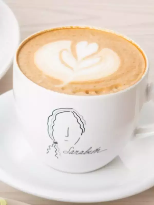 「ニューヨークレストラン「サラベス」期間限定スペシャルメニュー「モカパンケーキ with コーヒーマスカルポーネホイップ」／「自家製サルシッチャのマリナーラリガトーニ」」の画像