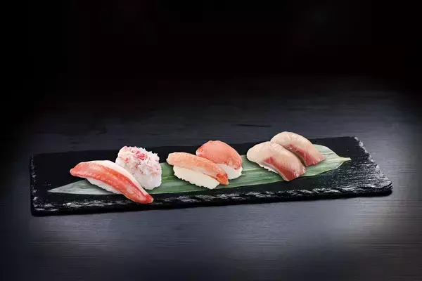 「豪華なカニ！旬の寒ブリ！「極上かにと寒ぶり」フェアバレンタインにもぴったり！中からとろけ出す本格的な濃厚フォンダンショコラも新登場―2月6日（金）から期間・数量限定で開催―」の画像