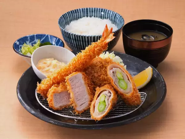 「【とんかつ神楽坂さくら】世界が認めた美味しさ「大麦仕上三元豚」が登場。“大麦”で仕上げ、あっさりとした上質な脂が特長の、厚切りご馳走とんかつ」の画像
