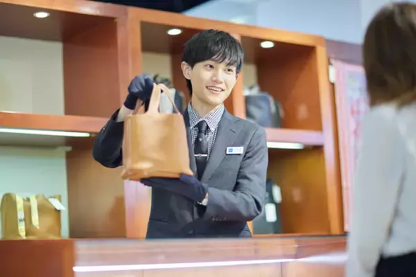 「【福岡・天神】ブランドリユース国内売上高No.1*のコメ兵、九州でのさらなるシェア拡大へ。定番品からカジュアルラインまで扱う新たな買取＆販売店を3月にオープン。」の画像