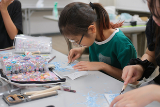 武蔵野学芸専門学校高等課程が「夏のこども絵画教室」を実施 ― 生徒らが主体となって企画・運営、3日で満員御礼の地域に愛される体験型イベント